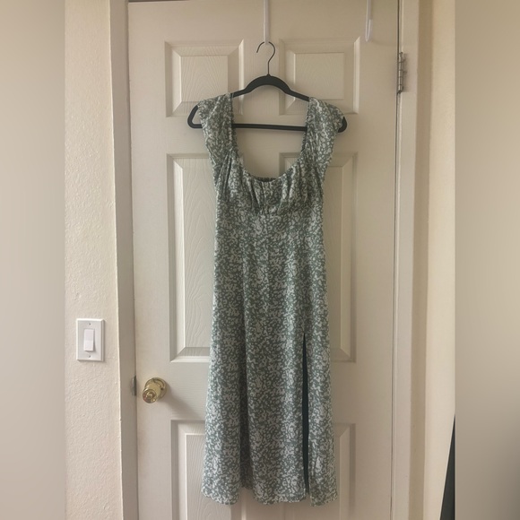 Abercrombie & Fitch Dresses & Skirts - Abercrombie & Fitch Sage and White Patterned Dress NWT